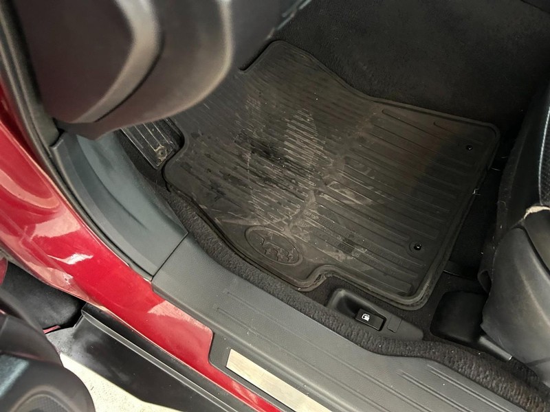 Subaru Outback Vehicle Full-screen Gallery Image 18