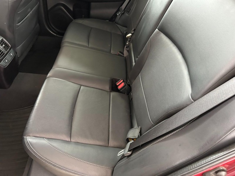 Subaru Outback Vehicle Full-screen Gallery Image 22