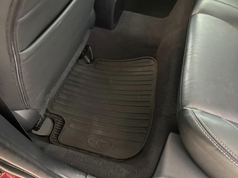 Subaru Outback Vehicle Full-screen Gallery Image 23