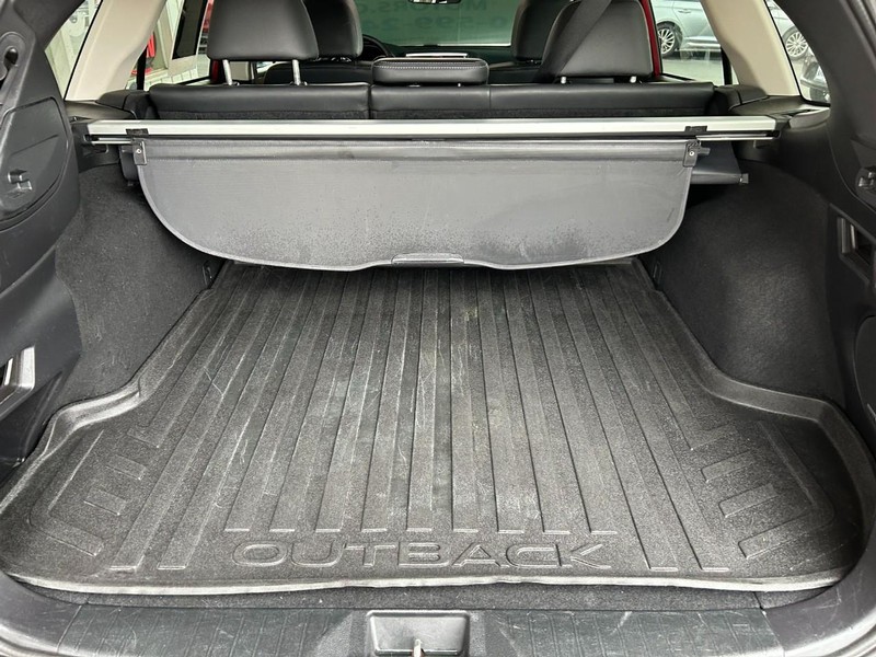 Subaru Outback Vehicle Full-screen Gallery Image 25