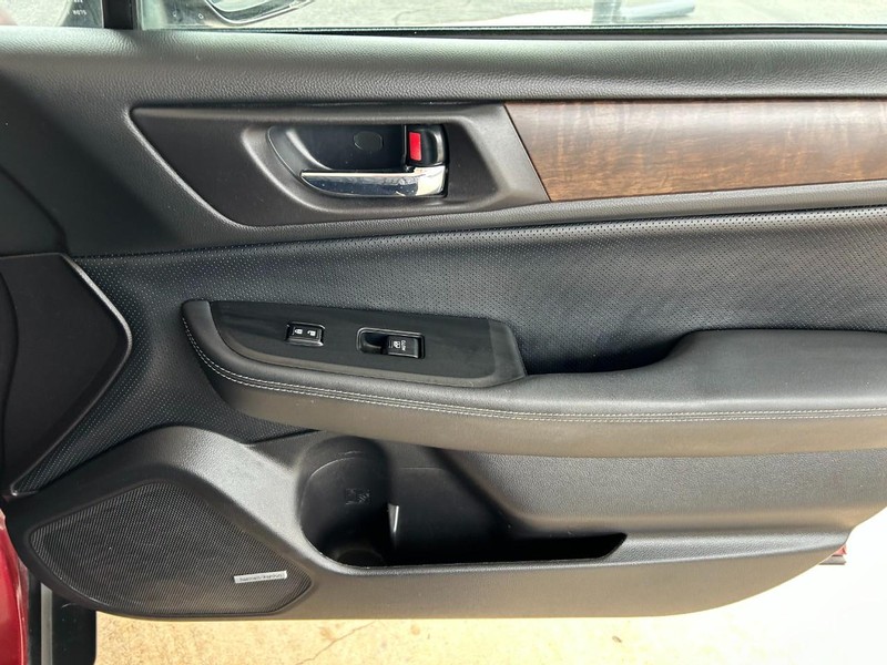 Subaru Outback Vehicle Full-screen Gallery Image 29