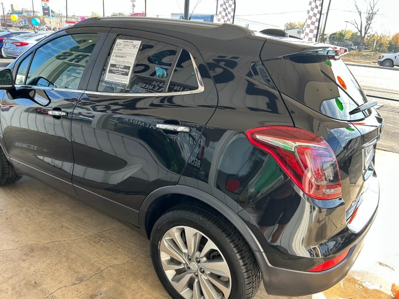 Buick Encore Vehicle Full-screen Gallery Image 06