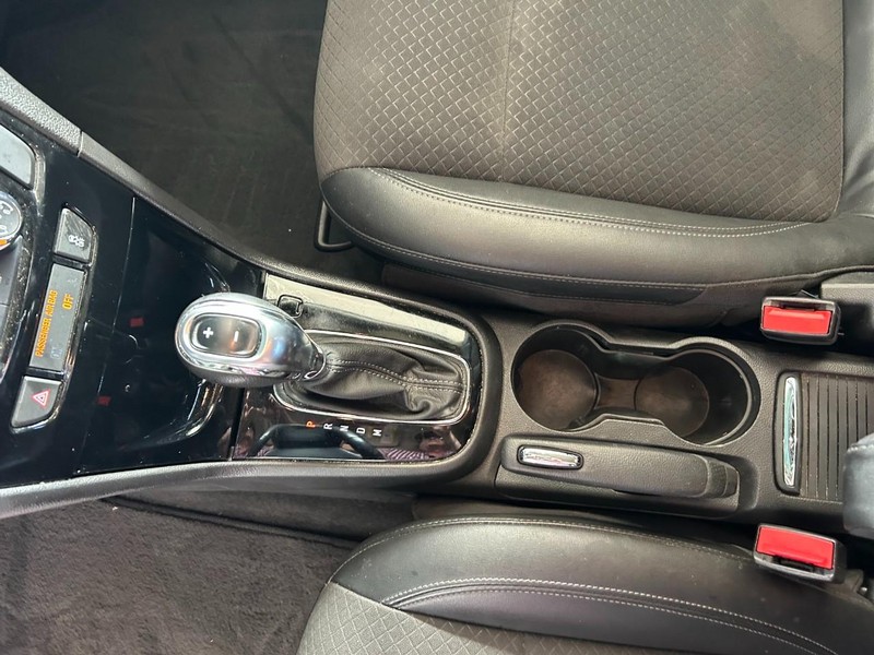 Buick Encore Vehicle Full-screen Gallery Image 15