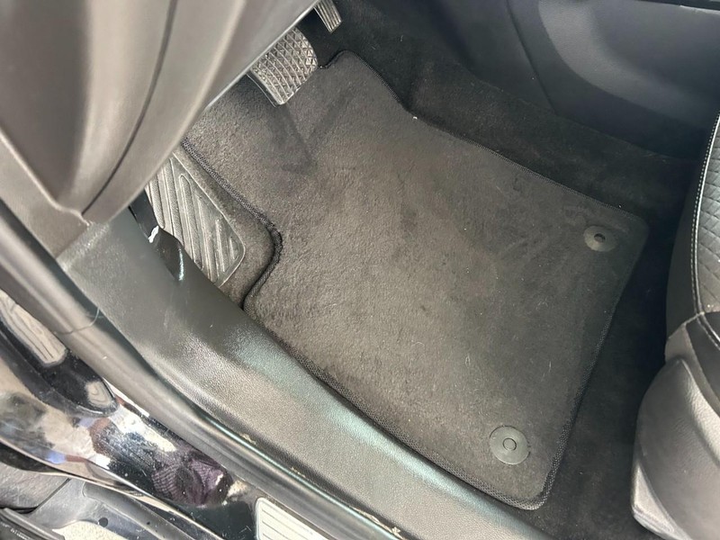 Buick Encore Vehicle Full-screen Gallery Image 18