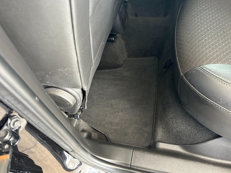 Buick Encore Vehicle Full-screen Gallery Image 23