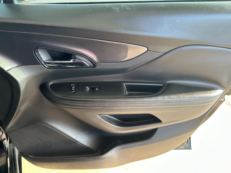 Buick Encore Vehicle Full-screen Gallery Image 28