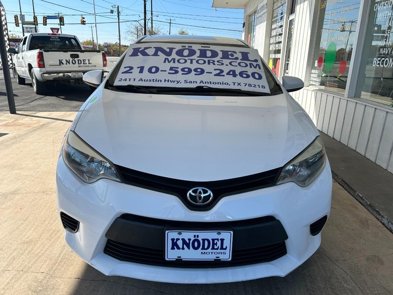 Toyota Corolla Vehicle Full-screen Gallery Image 02