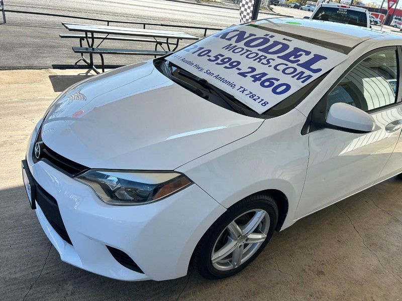 Toyota Corolla Vehicle Full-screen Gallery Image 05