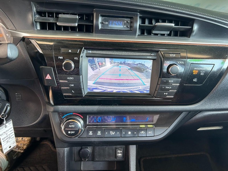 Toyota Corolla Vehicle Full-screen Gallery Image 13