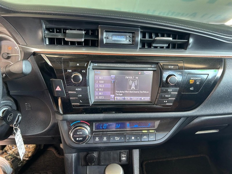 Toyota Corolla Vehicle Full-screen Gallery Image 14