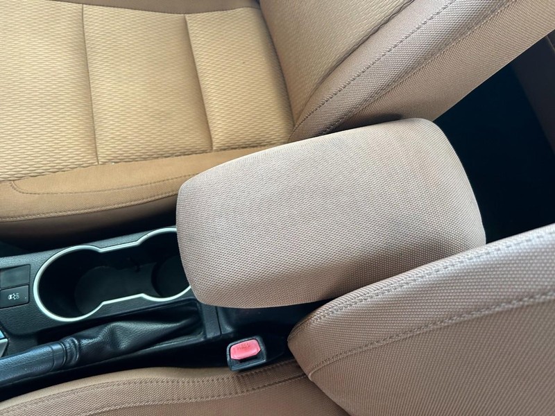 Toyota Corolla Vehicle Full-screen Gallery Image 16