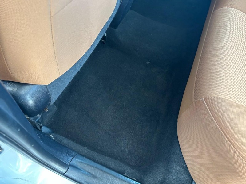 Toyota Corolla Vehicle Full-screen Gallery Image 21