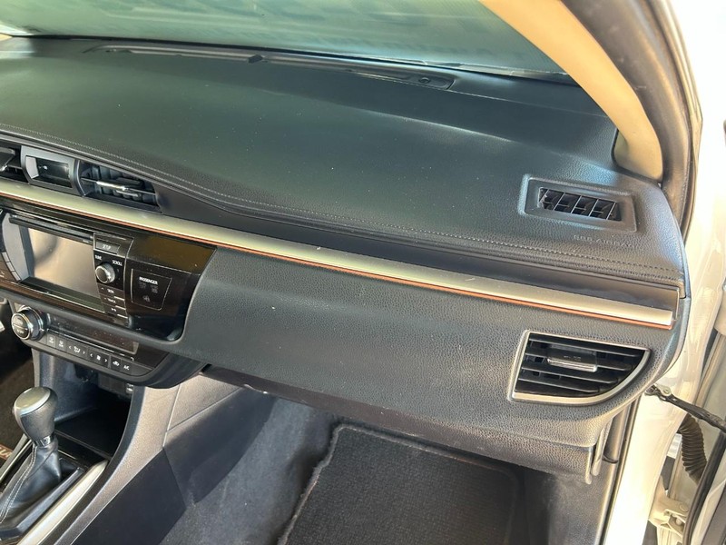 Toyota Corolla Vehicle Full-screen Gallery Image 23