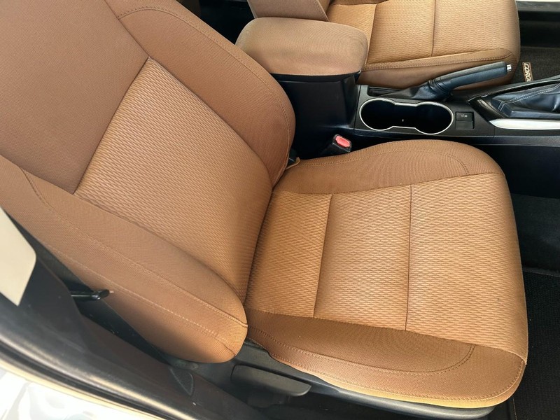 Toyota Corolla Vehicle Full-screen Gallery Image 24