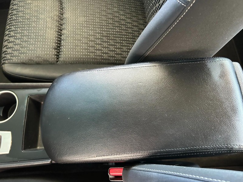 Nissan Altima Vehicle Full-screen Gallery Image 16