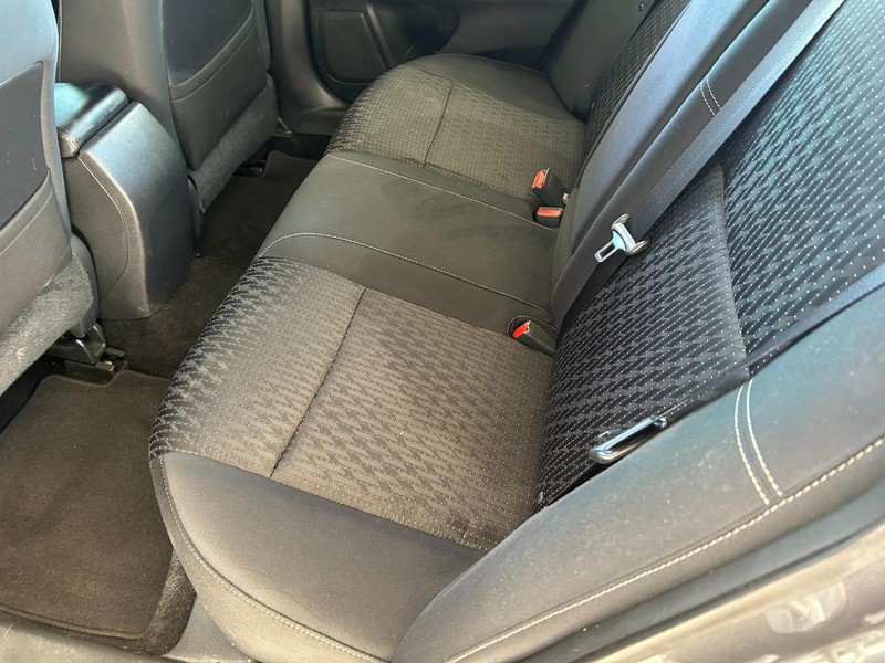 Nissan Altima Vehicle Full-screen Gallery Image 20