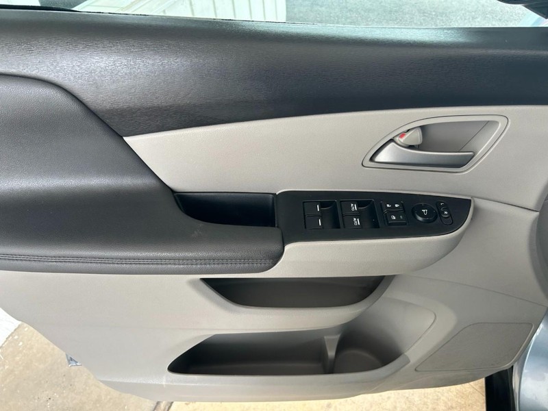 Honda Odyssey Vehicle Full-screen Gallery Image 16