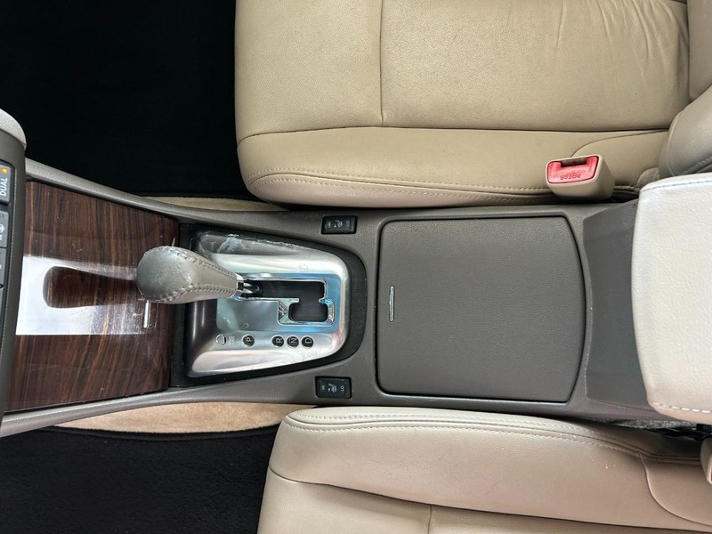 Nissan Altima Vehicle Full-screen Gallery Image 14