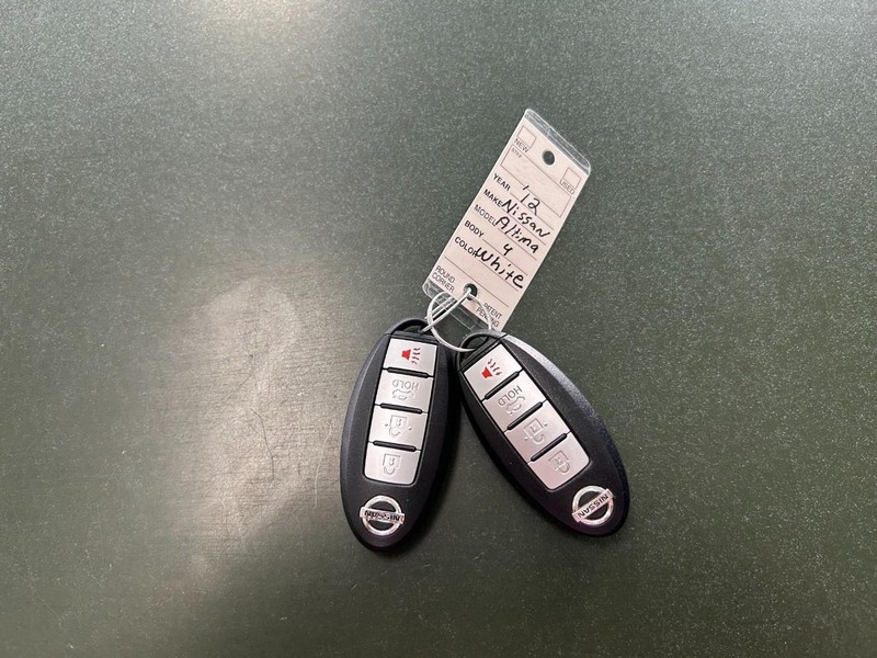 Nissan Altima Vehicle Full-screen Gallery Image 19