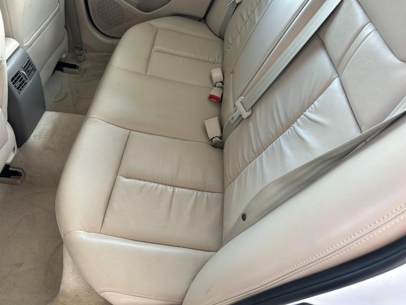 Nissan Altima Vehicle Full-screen Gallery Image 21