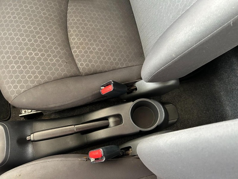 Mitsubishi Mirage Vehicle Full-screen Gallery Image 15