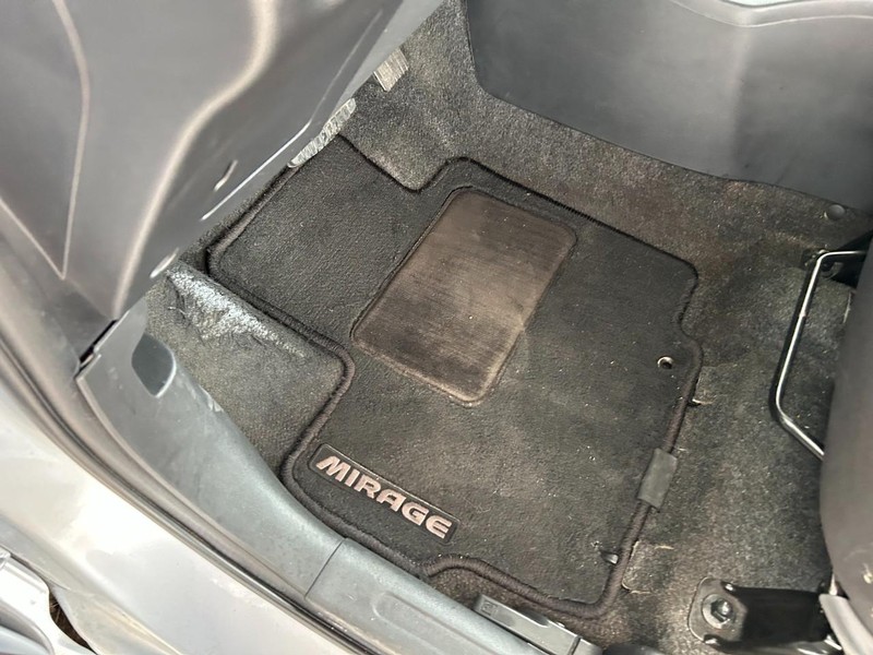 Mitsubishi Mirage Vehicle Full-screen Gallery Image 17