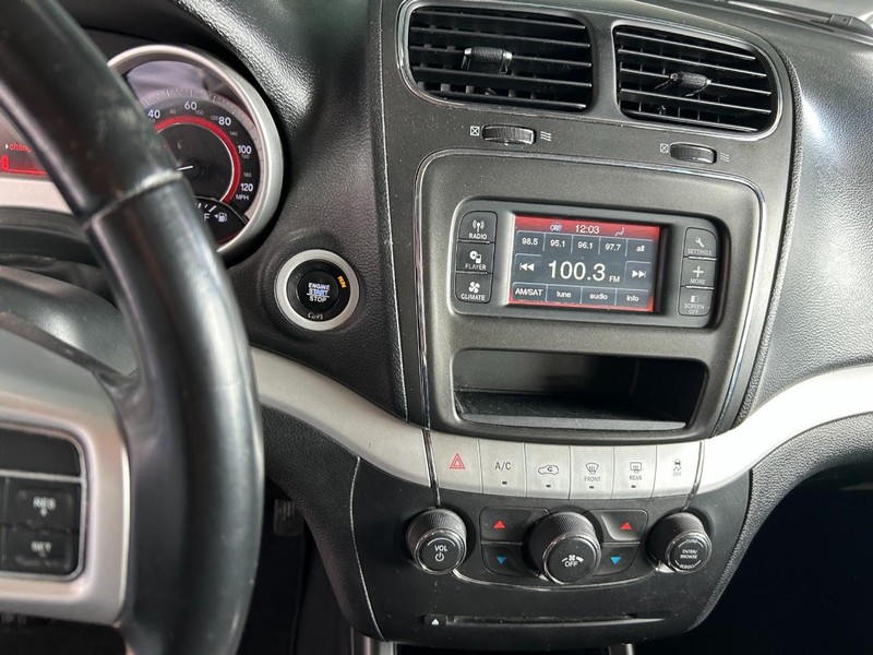 Dodge Journey Vehicle Full-screen Gallery Image 12