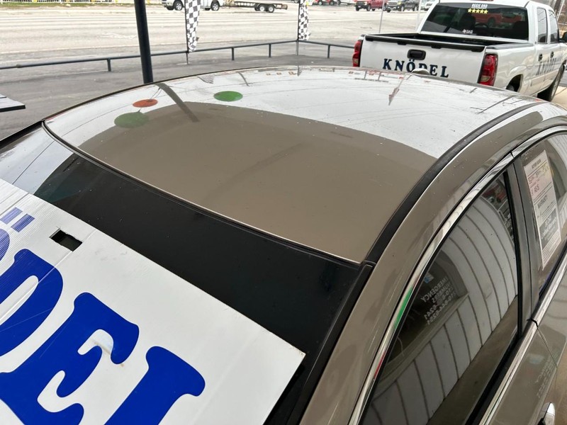 Nissan Altima Vehicle Full-screen Gallery Image 07