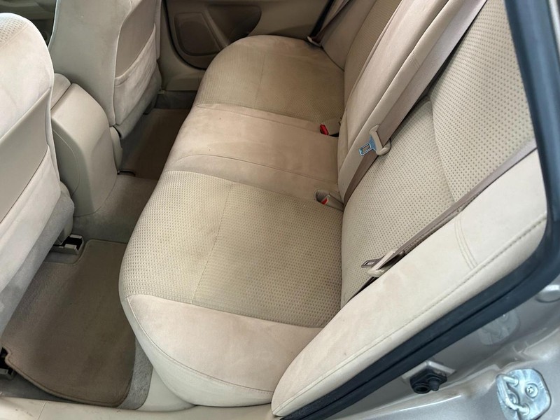 Nissan Altima Vehicle Full-screen Gallery Image 21