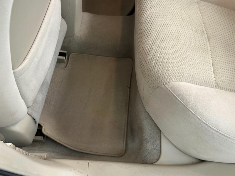 Nissan Altima Vehicle Full-screen Gallery Image 22