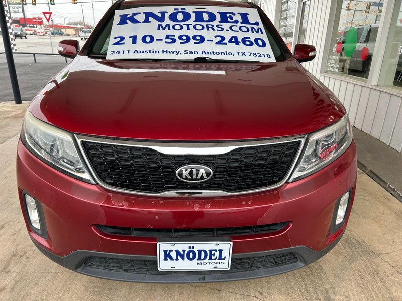 Kia Sorento Vehicle Full-screen Gallery Image 02