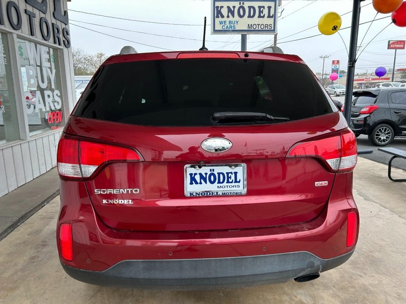 Kia Sorento Vehicle Full-screen Gallery Image 03