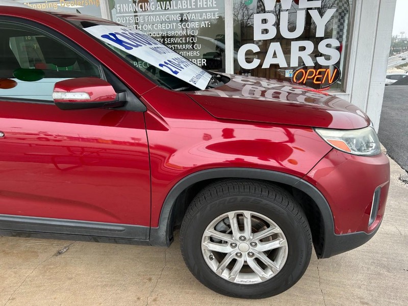 Kia Sorento Vehicle Full-screen Gallery Image 04