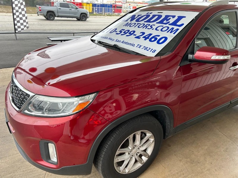 Kia Sorento Vehicle Full-screen Gallery Image 05