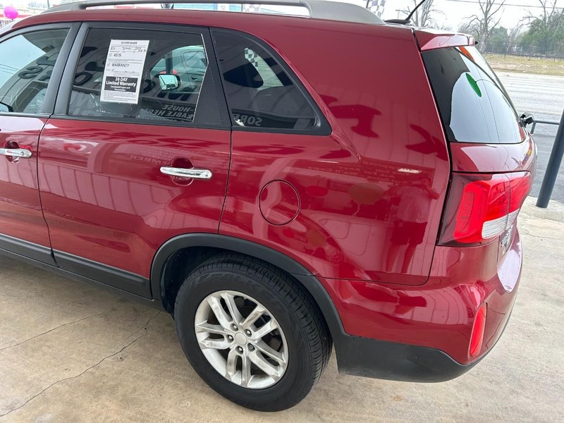 Kia Sorento Vehicle Full-screen Gallery Image 06