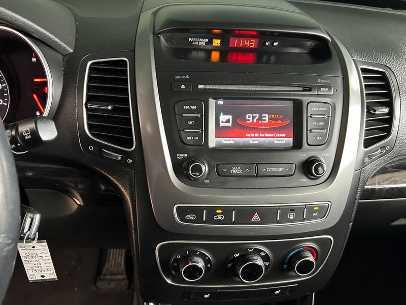 Kia Sorento Vehicle Full-screen Gallery Image 14