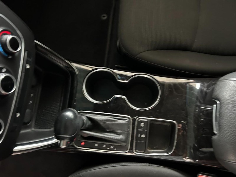 Kia Sorento Vehicle Full-screen Gallery Image 15