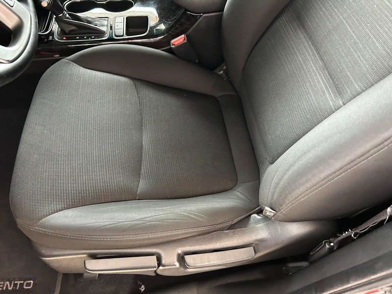 Kia Sorento Vehicle Full-screen Gallery Image 17