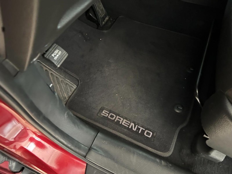 Kia Sorento Vehicle Full-screen Gallery Image 18