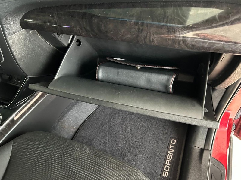 Kia Sorento Vehicle Full-screen Gallery Image 19