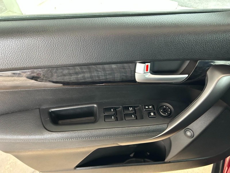 Kia Sorento Vehicle Full-screen Gallery Image 20