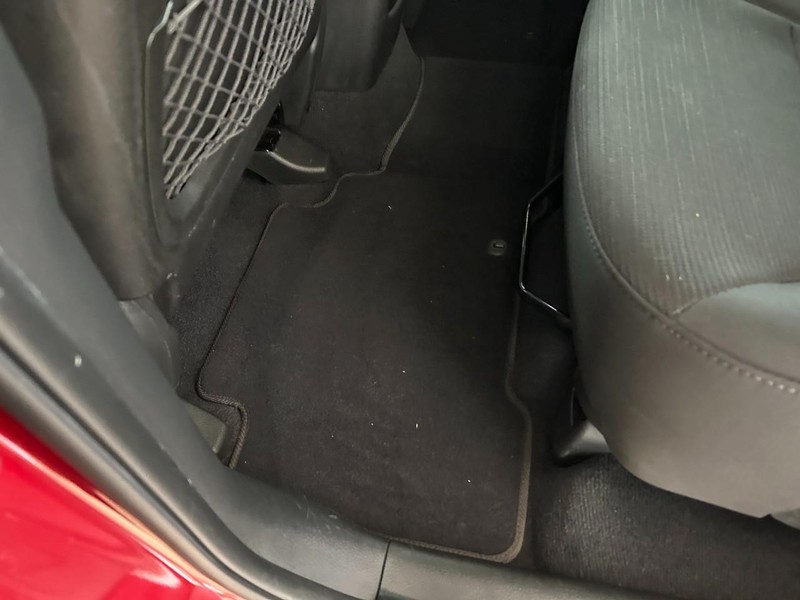 Kia Sorento Vehicle Full-screen Gallery Image 22