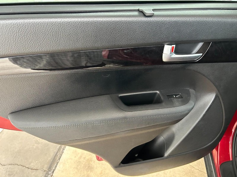 Kia Sorento Vehicle Full-screen Gallery Image 23