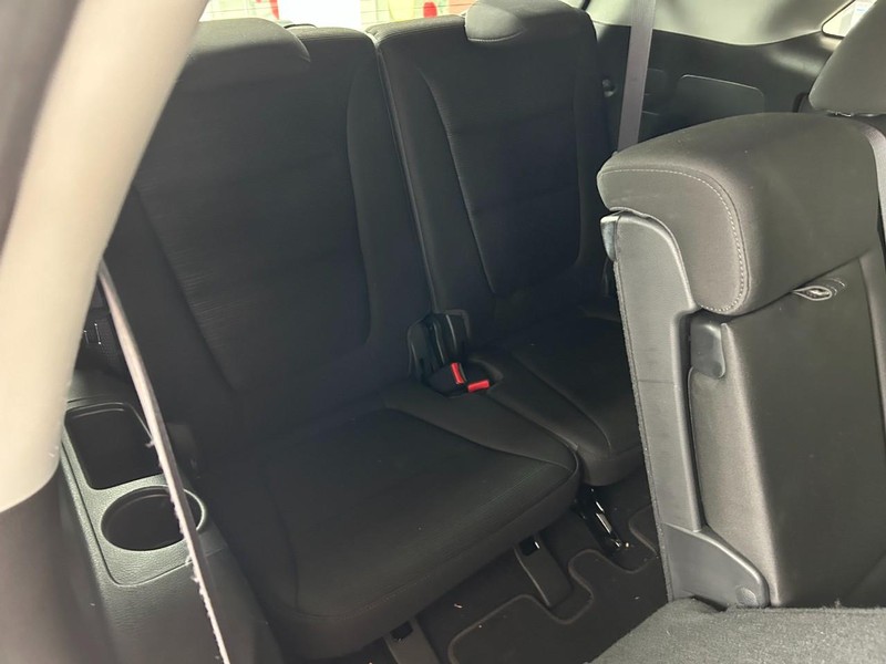 Kia Sorento Vehicle Full-screen Gallery Image 24