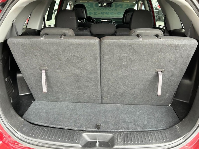 Kia Sorento Vehicle Full-screen Gallery Image 25