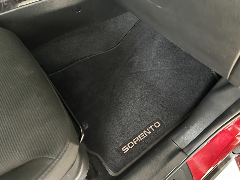 Kia Sorento Vehicle Full-screen Gallery Image 28