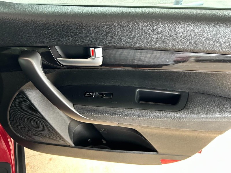 Kia Sorento Vehicle Full-screen Gallery Image 29