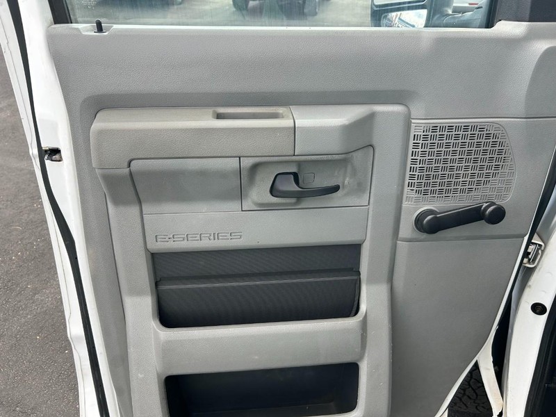 Ford Econoline Cargo Van Vehicle Full-screen Gallery Image 16