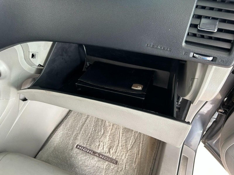 Ford Econoline Cargo Van Vehicle Full-screen Gallery Image 22