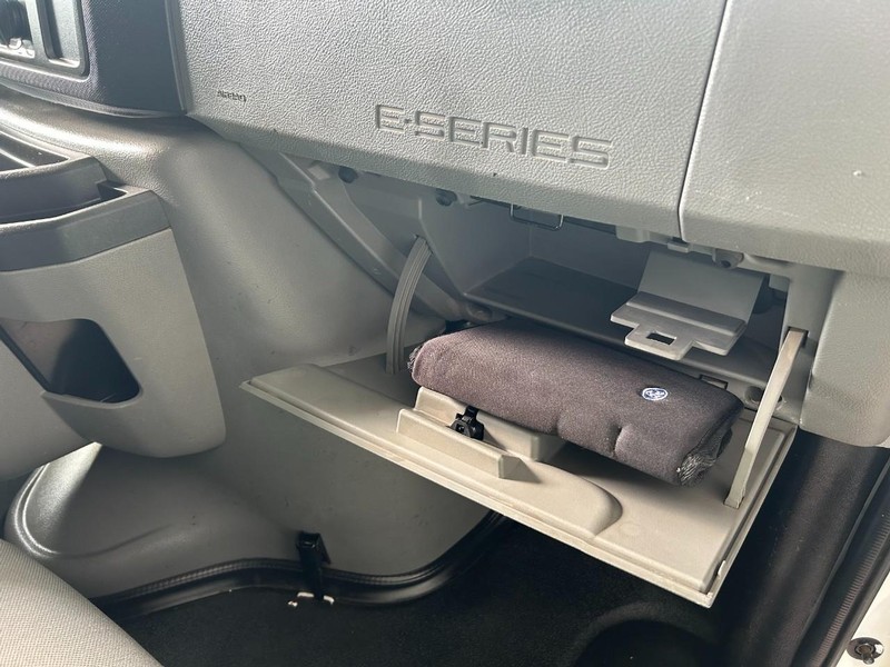 Ford Econoline Cargo Van Vehicle Full-screen Gallery Image 23